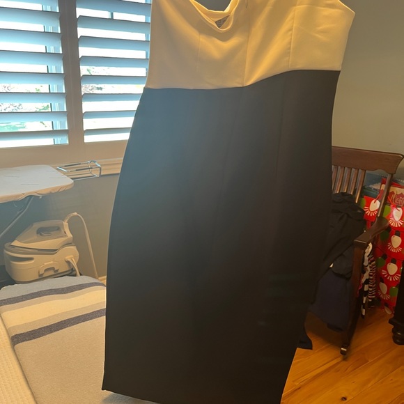 One should pencil skirt style dress. Brand new w tags. Laundry By Shelli Segal - Picture 2 of 5